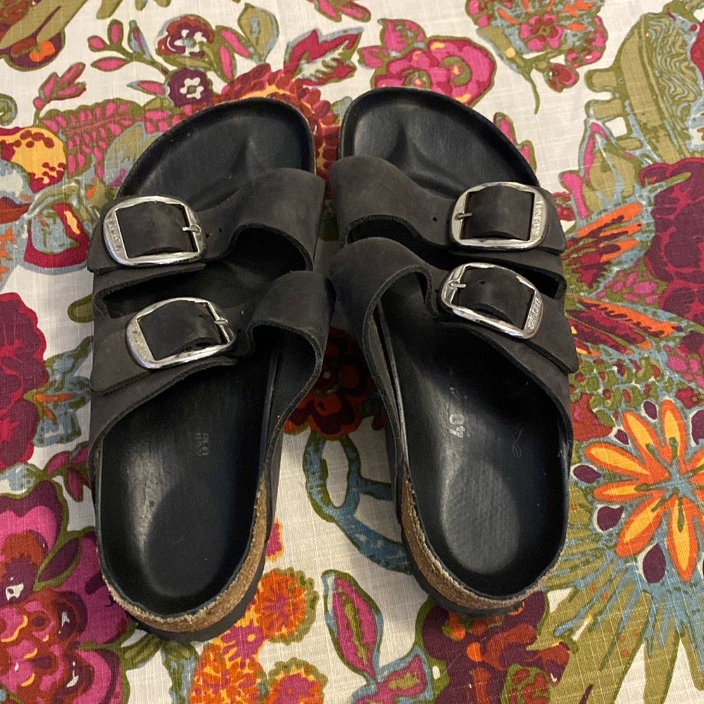 Birkenstock big buckle size 40.